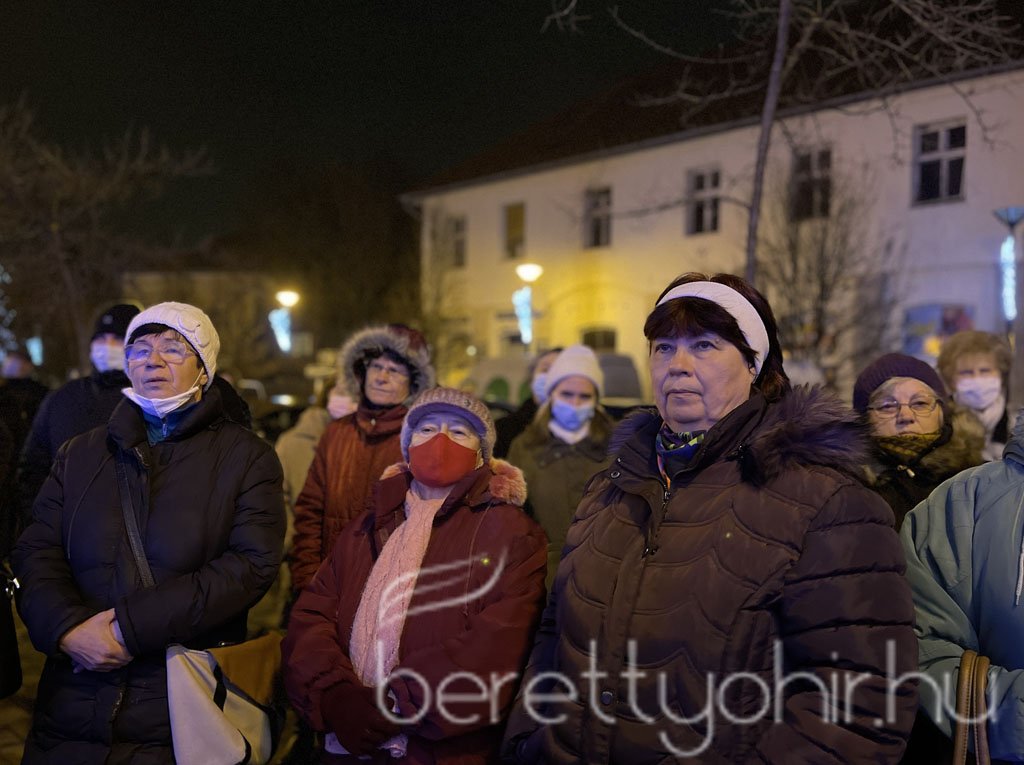 Fellobbant a szeretet lángja 37